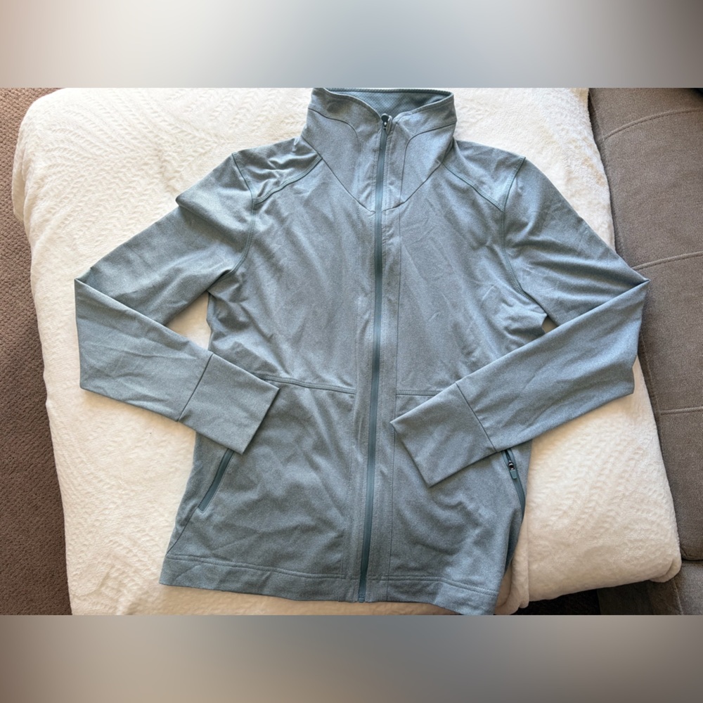 Apana Gray Running Jacket with Thumbholes and pockets size L